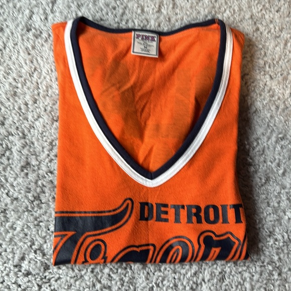 Pink women’s sports tops size medium - Picture 3 of 6